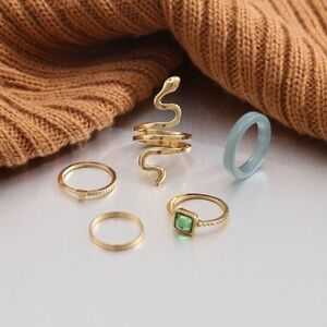 *AMABELLA* 5-Pc Gold x Green Snake Fashion Ring Set